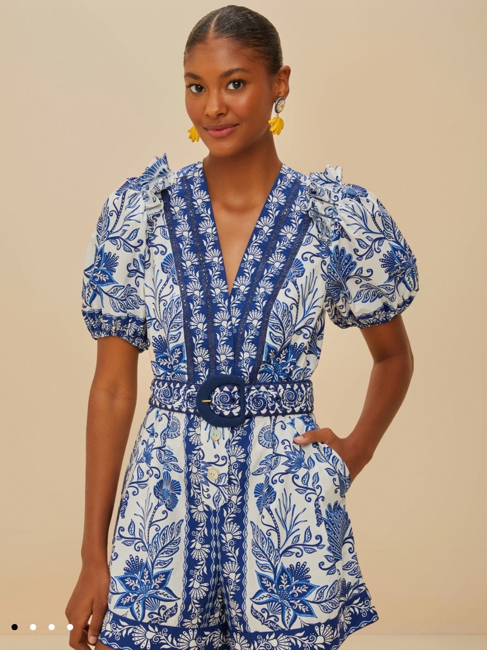 NWT Farm Rio SOLD OUT Off-White & Blue Shell Garden Romper with Belt - Size M